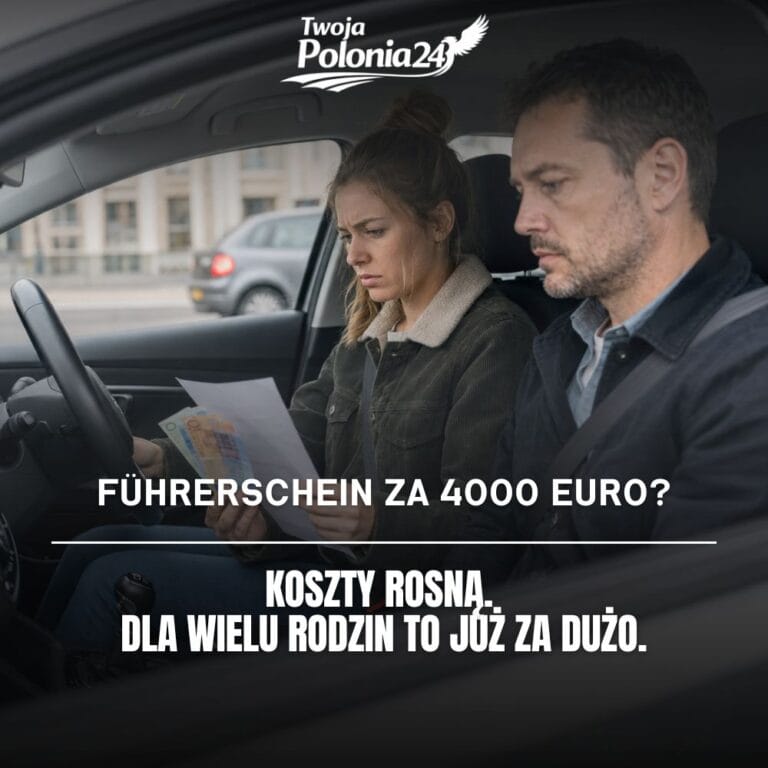 Młoda kobieta w samochodzie Fahrschule trzyma euro i rachunek za Führerschein w Niemczech, obok siedzi Fahrlehrer.