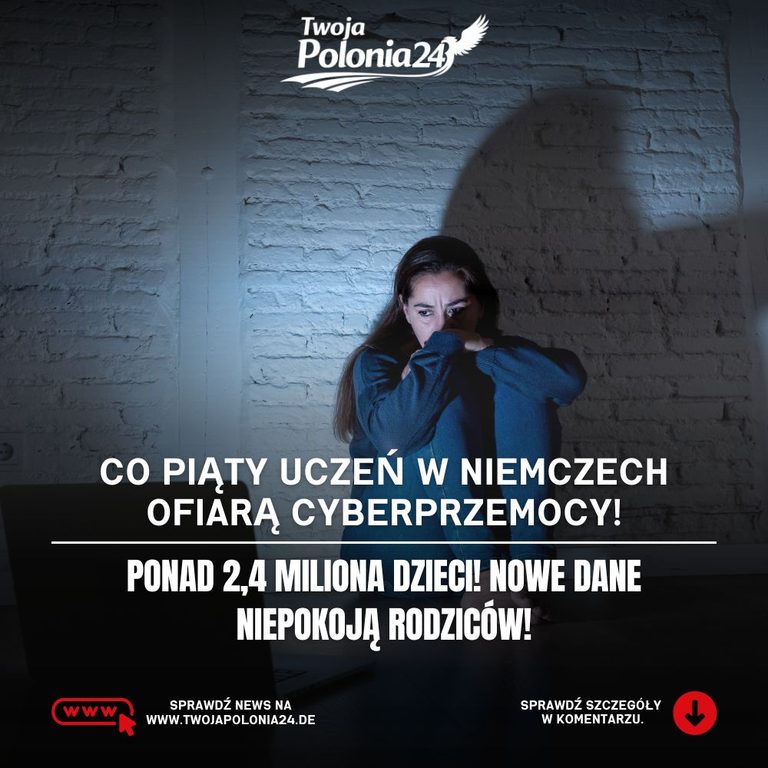 Cyberprzemoc w Niemczech – nastolatek siedzący samotnie z telefonem, ilustracja problemu nękania internetowego, którego doświadczyło ponad 2,4 miliona uczniów.